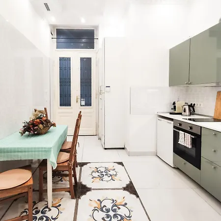 Ditroi Large * בודפשט