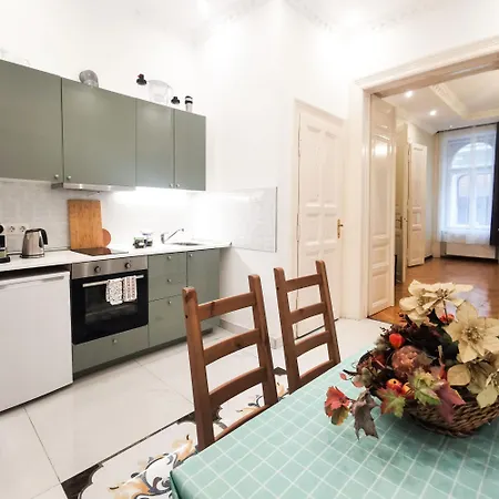 Ditroi Large Apartment *