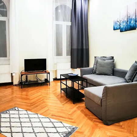 Ditroi Large Apartamento Budapeste
