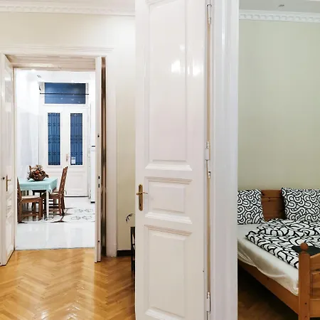 Διαμέρισμα Ditroi Large