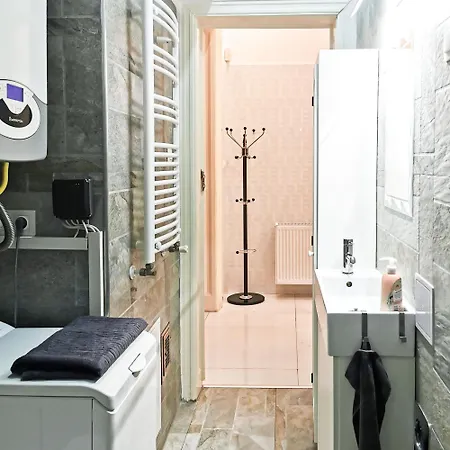 Ditroi Large Appartement